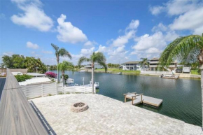 3bed3bath Waterfront Home with an Amazing View!